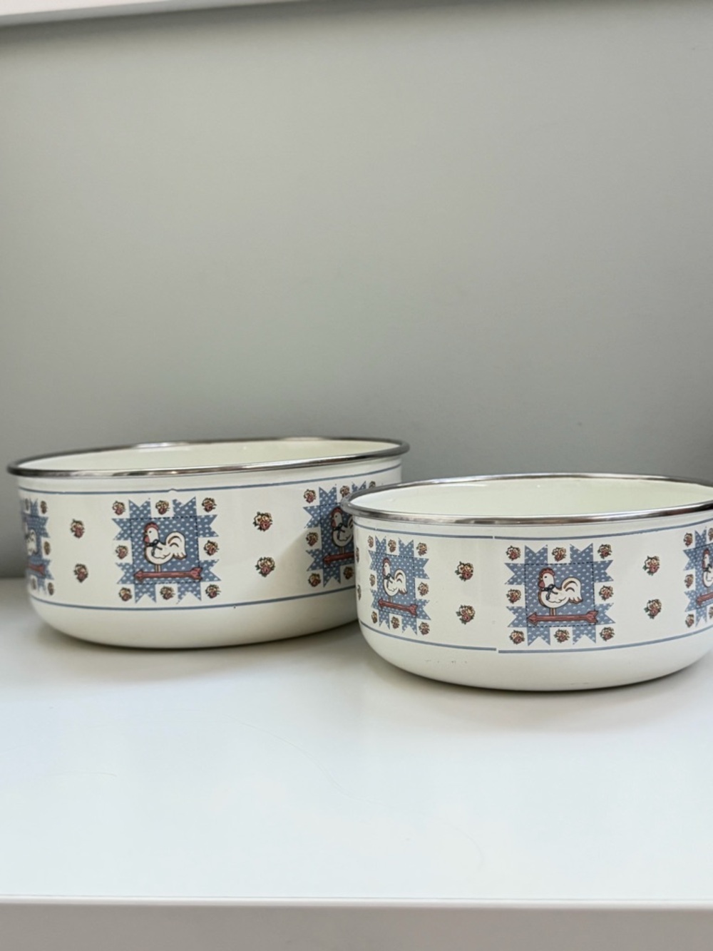 Vintage Enamel Bowls Set 2 Farmhouse Chicken Rooster Nesting Bowls Cottagecore
